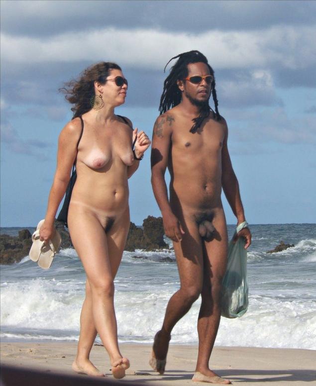 Голые на пляже