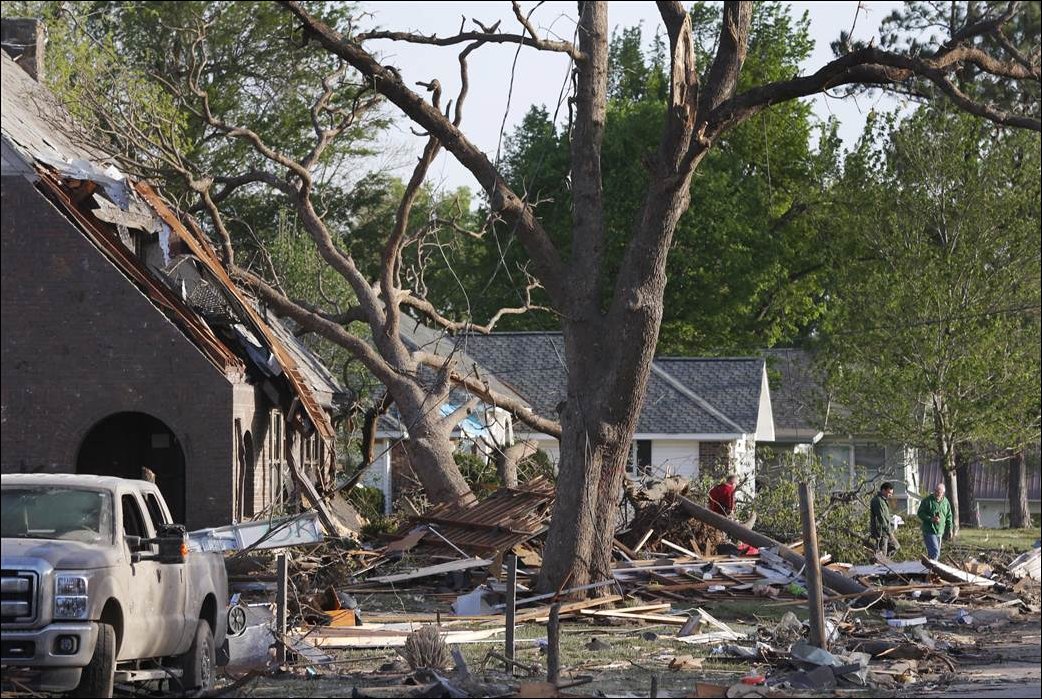 Последствия торнадо в Канзасе и Арканзасе