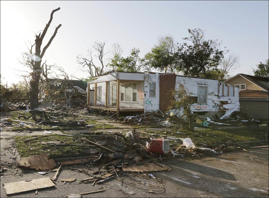 Последствия торнадо в Канзасе и Арканзасе