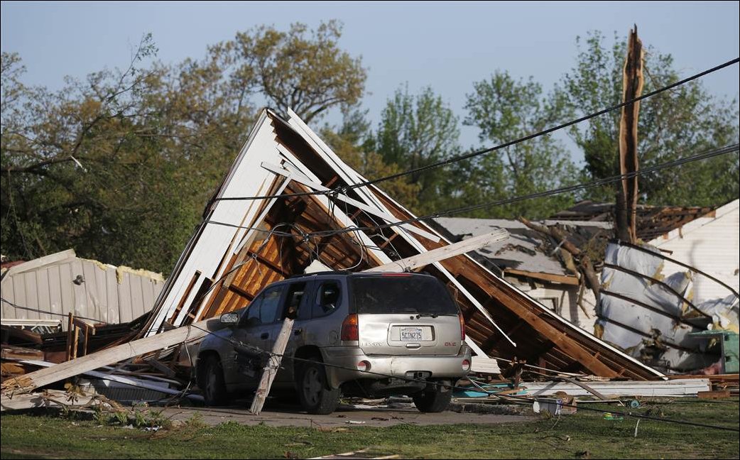 Последствия торнадо в Канзасе и Арканзасе
