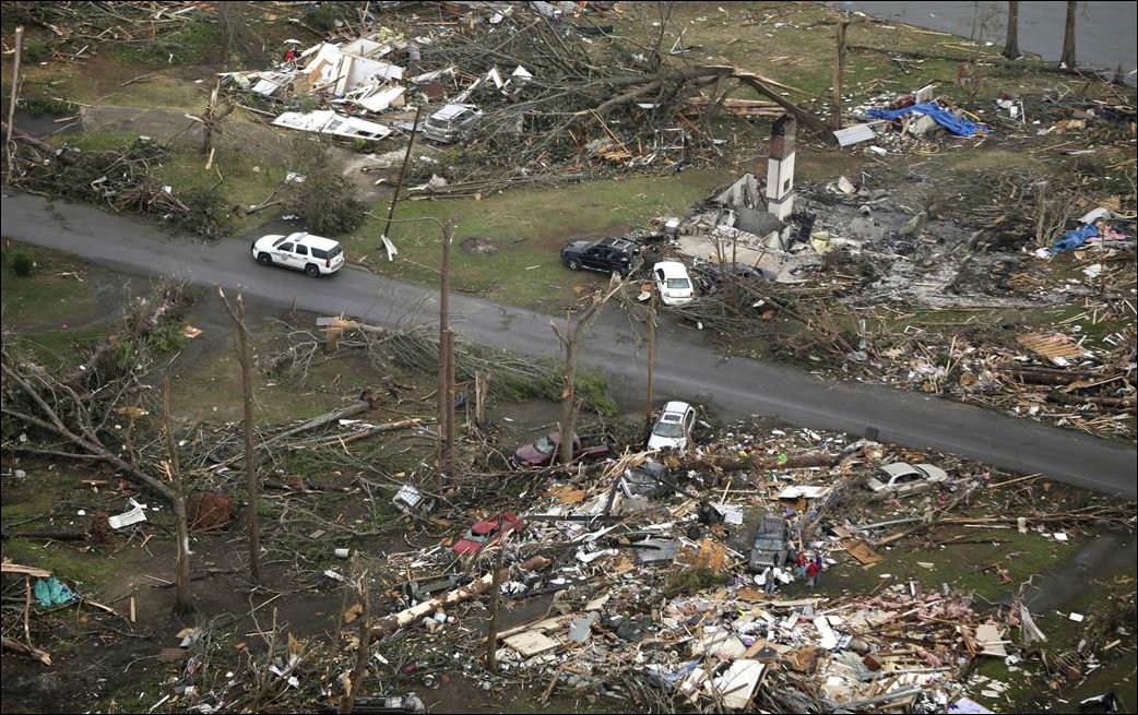 Последствия торнадо в Канзасе и Арканзасе