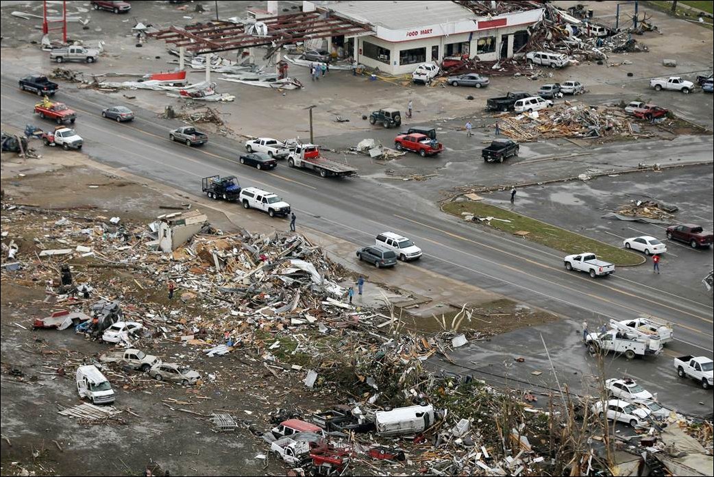 Последствия торнадо в Канзасе и Арканзасе