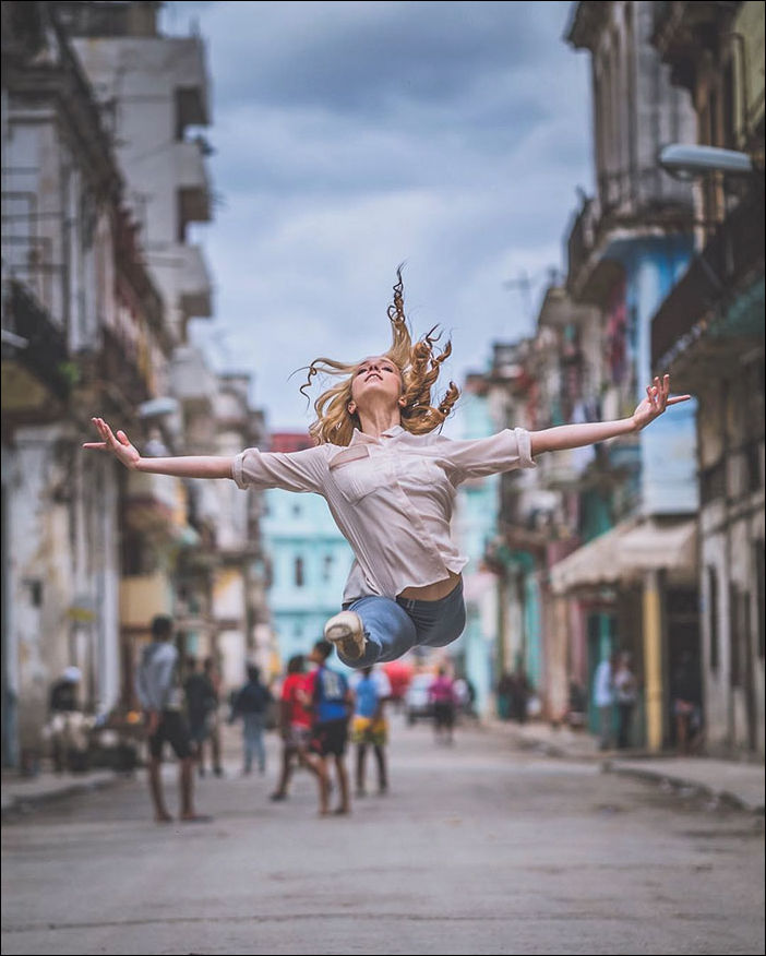 Танцоры на улицах Кубы