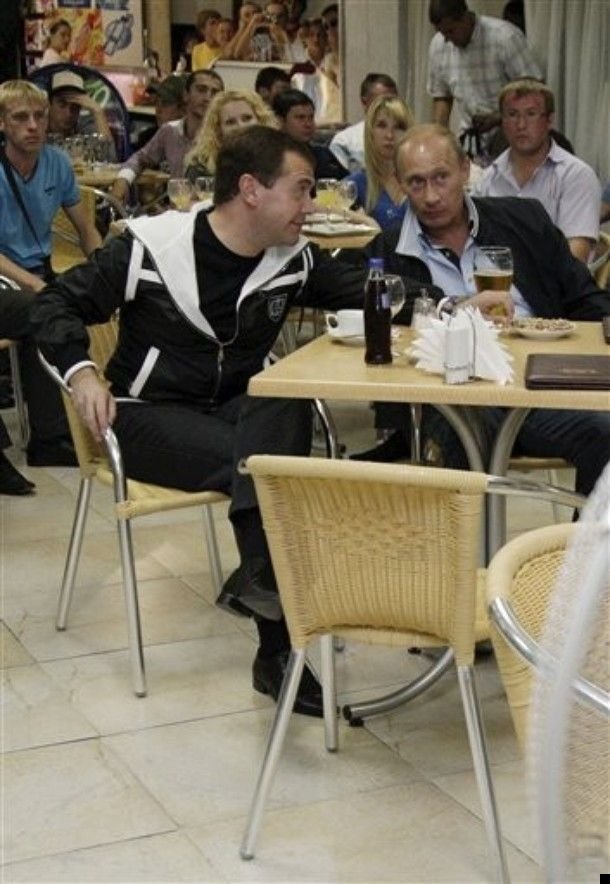 medvedev-putin-football-06