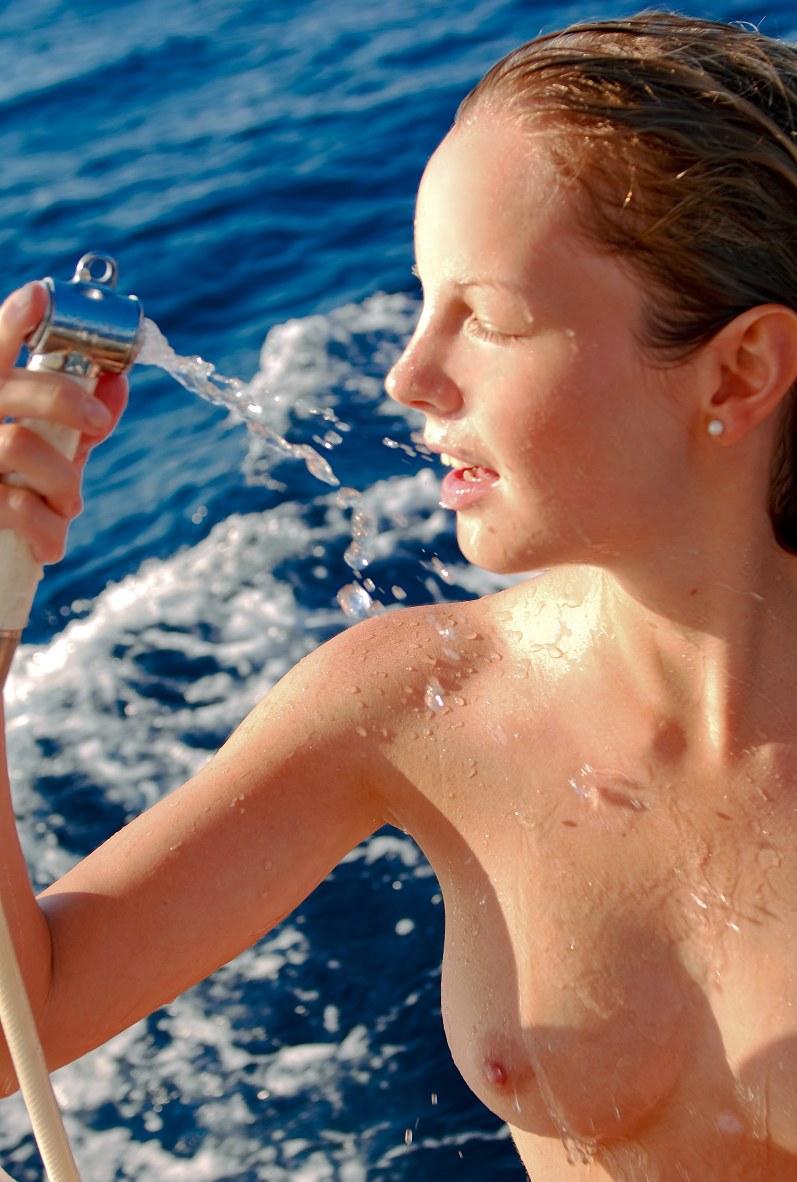 nude-on-yacht-17