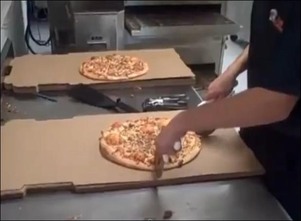 Нарезка и упаковка пиццы
