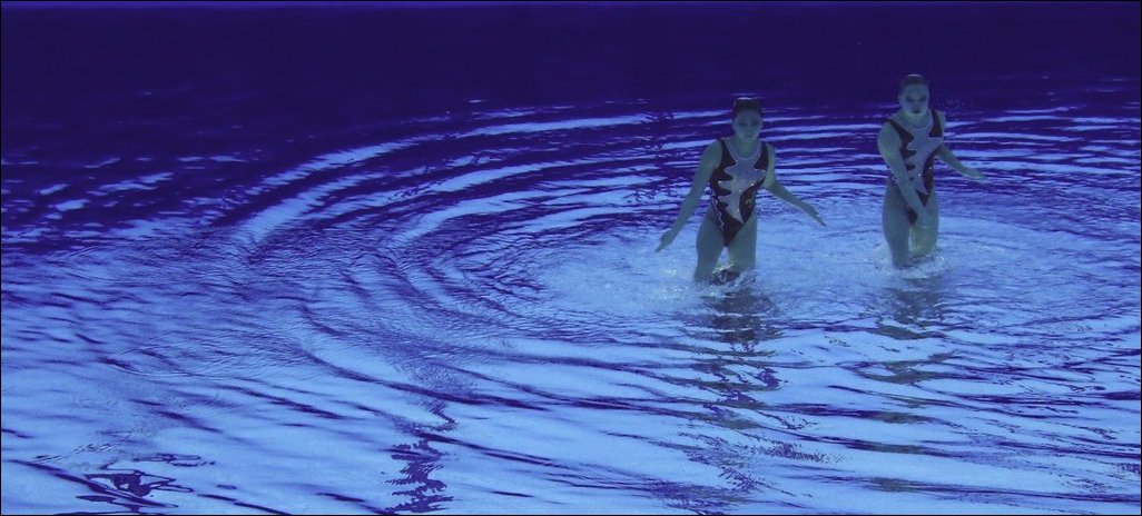 Перевернутые подводные фото олимпийских синхронисток
