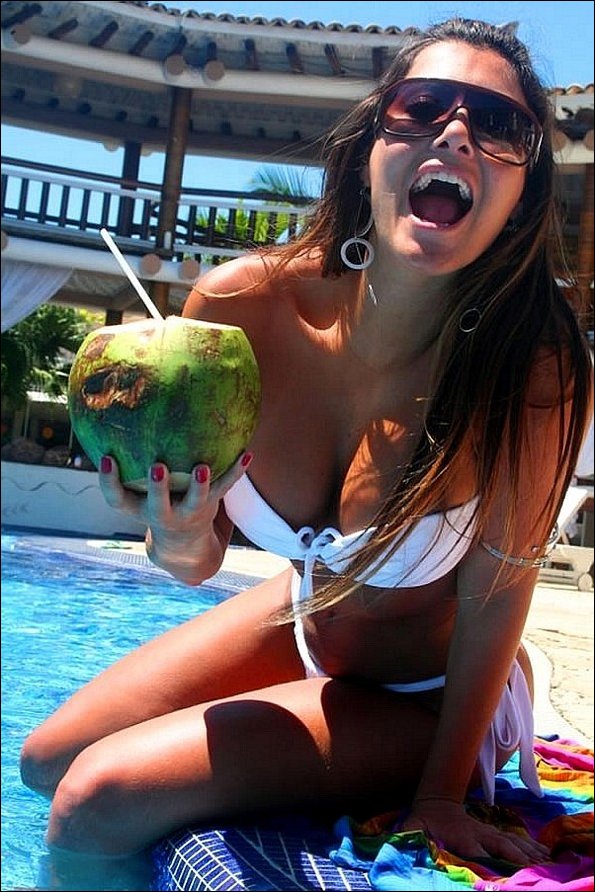 Девушки на пляже