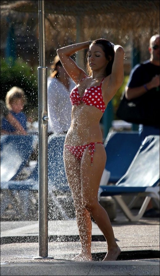 Девушки на пляже