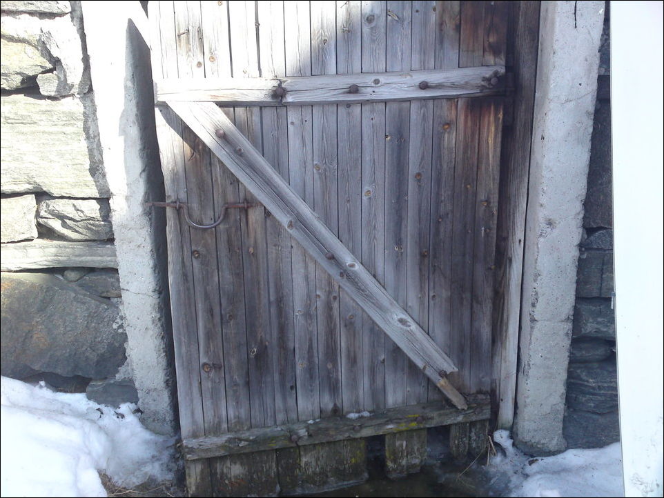 Переделка сарая в бильярдную комнату