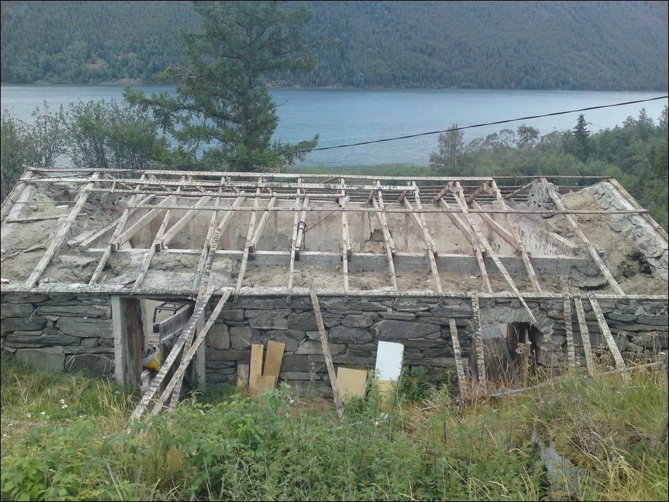 Переделка сарая в бильярдную комнату