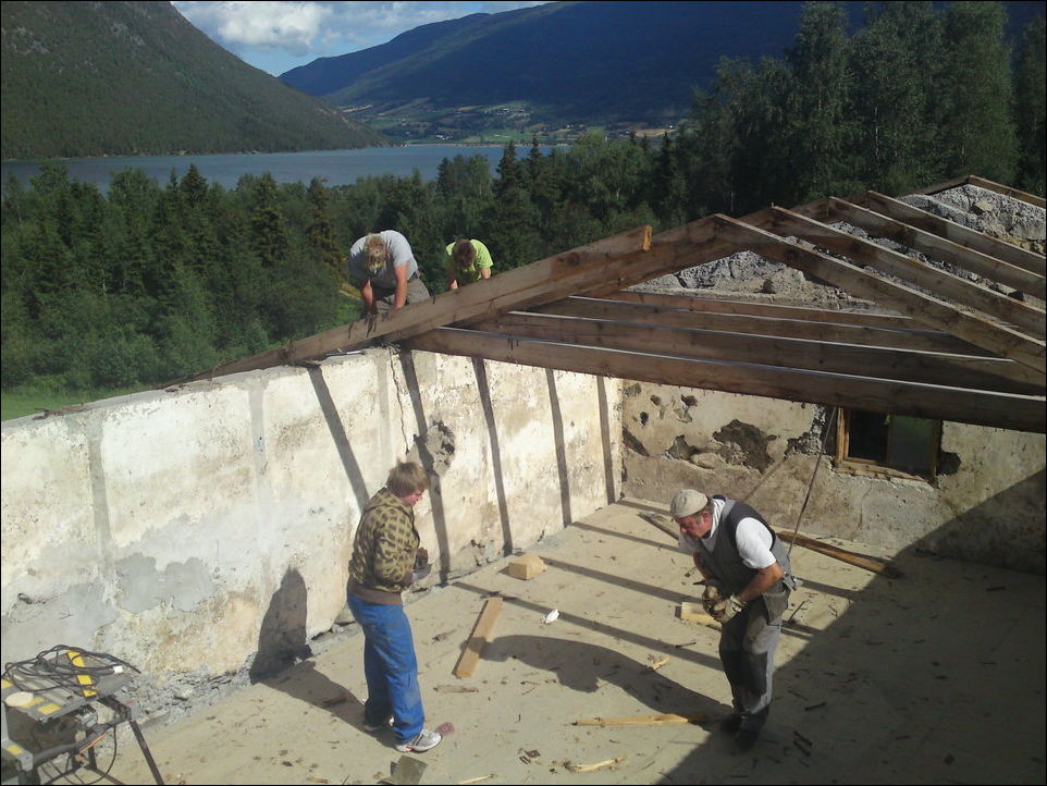 Переделка сарая в бильярдную комнату