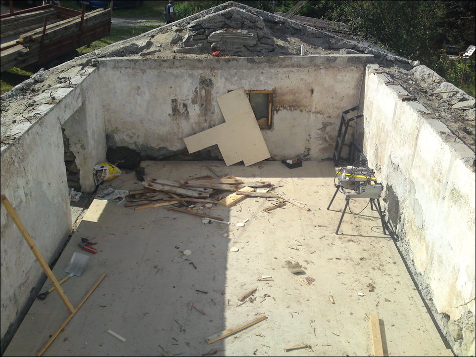 Переделка сарая в бильярдную комнату