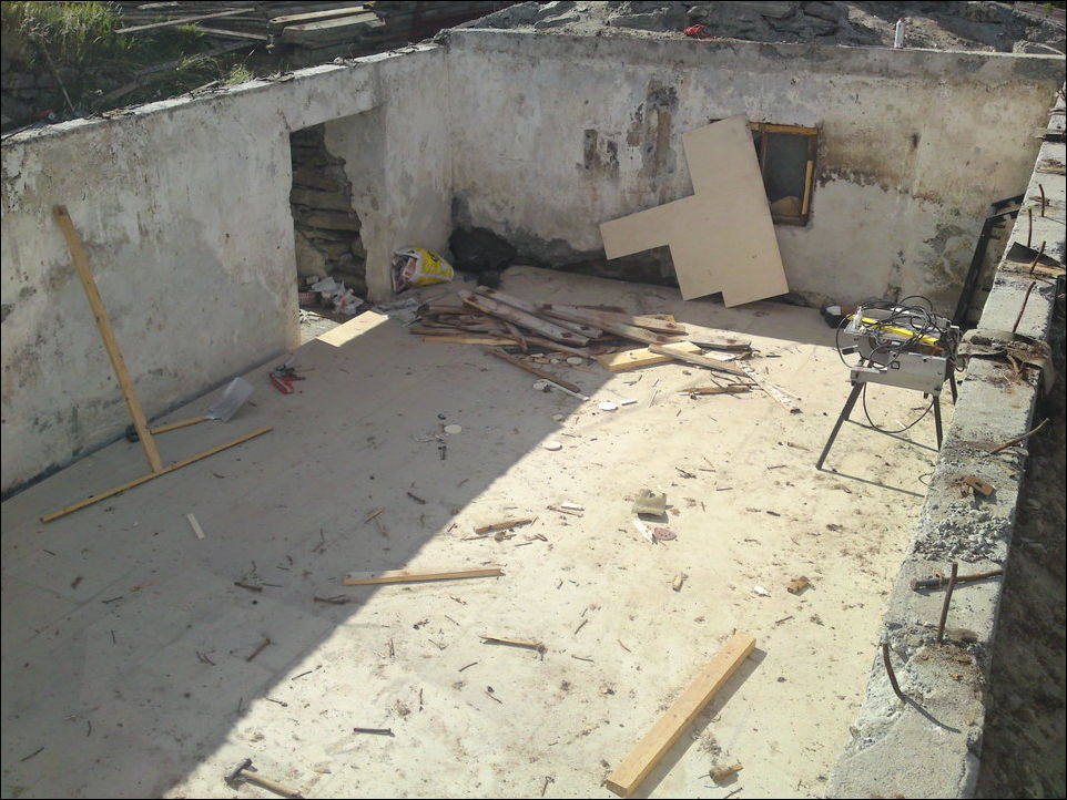 Переделка сарая в бильярдную комнату