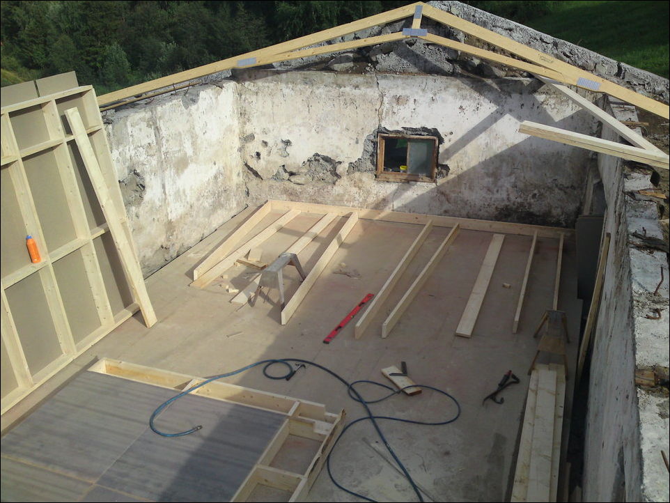 Переделка сарая в бильярдную комнату