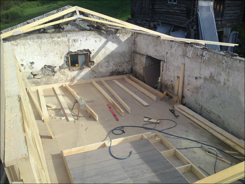 Переделка сарая в бильярдную комнату