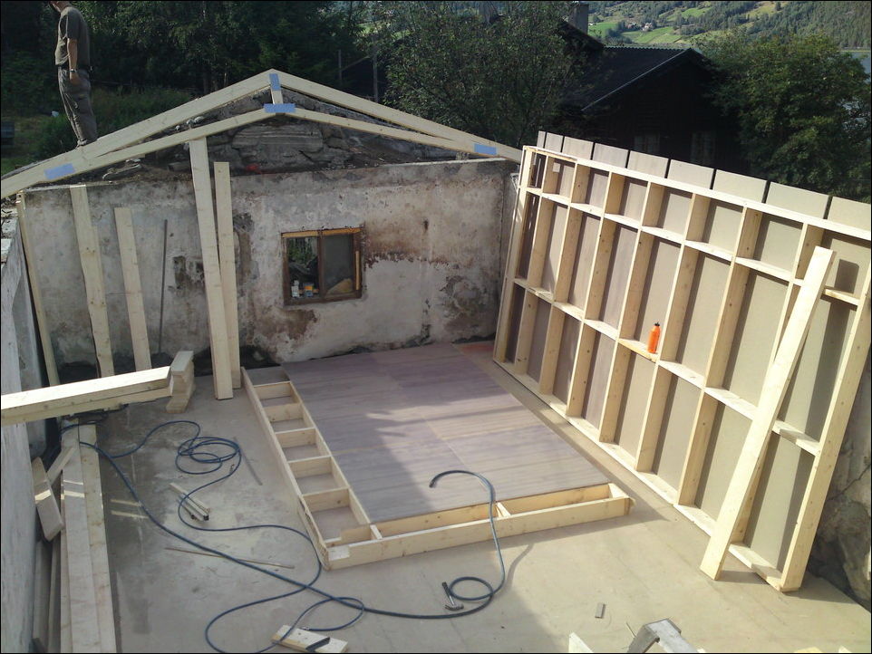 Переделка сарая в бильярдную комнату