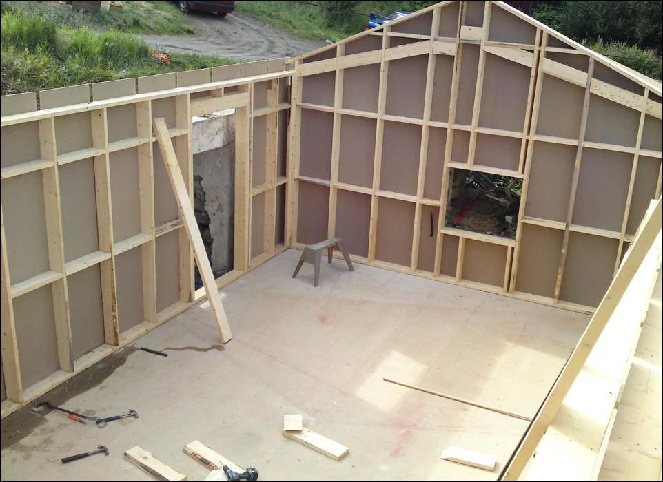 Переделка сарая в бильярдную комнату