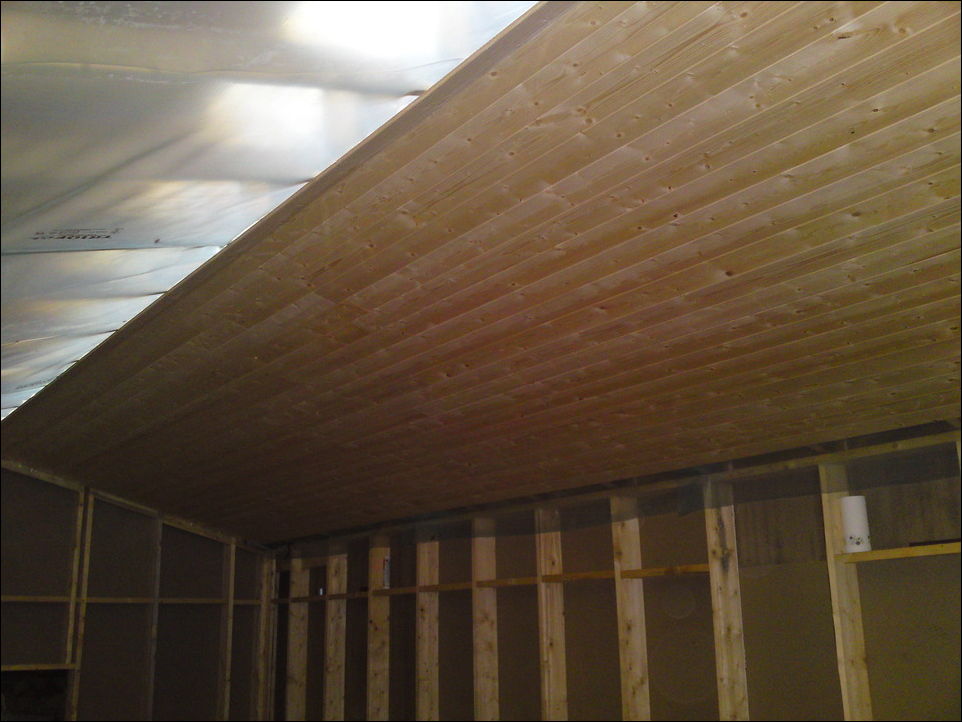 Переделка сарая в бильярдную комнату