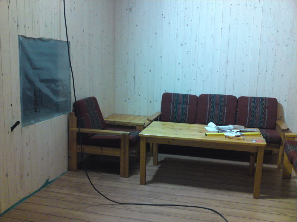 Переделка сарая в бильярдную комнату