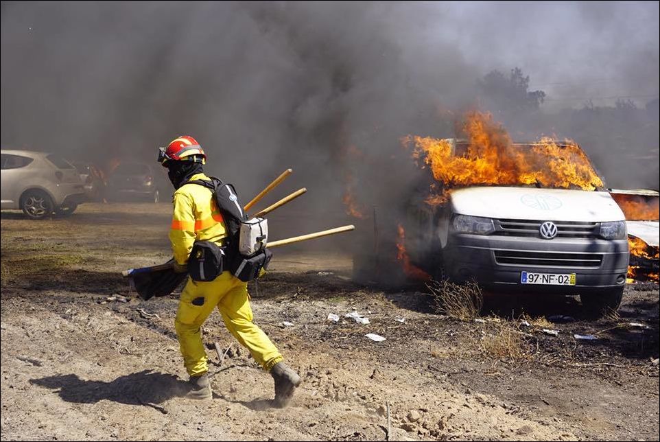 В Португалии сгорели 422 автомобиля