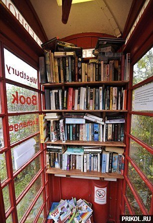 phone-booth-library-04