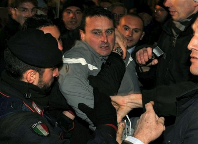 silvio-berlusconi-attacked-06