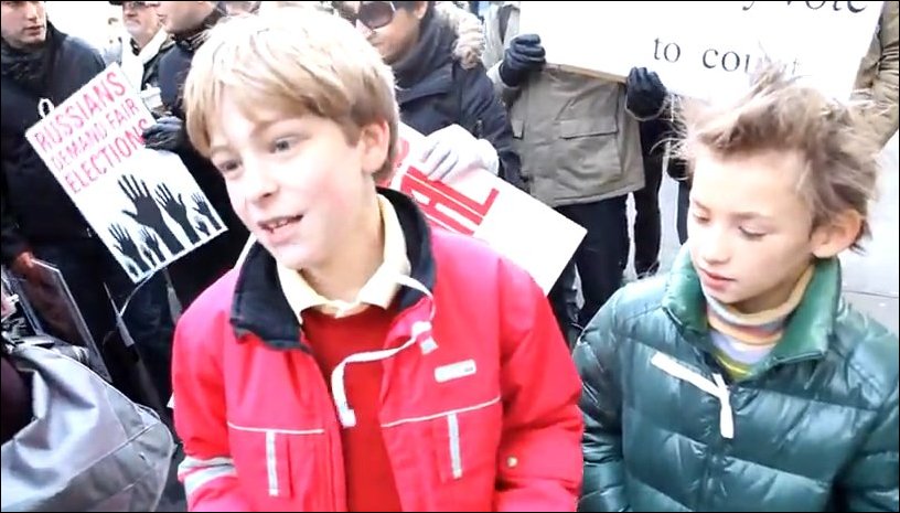 интервью с мальчиком в Нью-Йорке на митинге за честные выборы