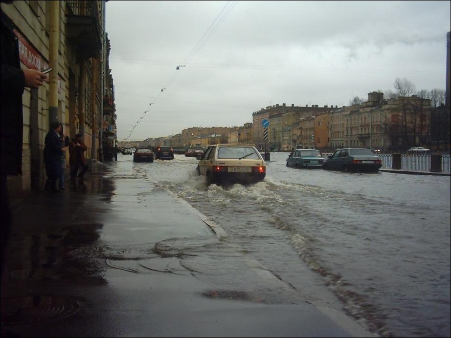 Наводнение в Петербурге: Фонтанка вышла из берегов