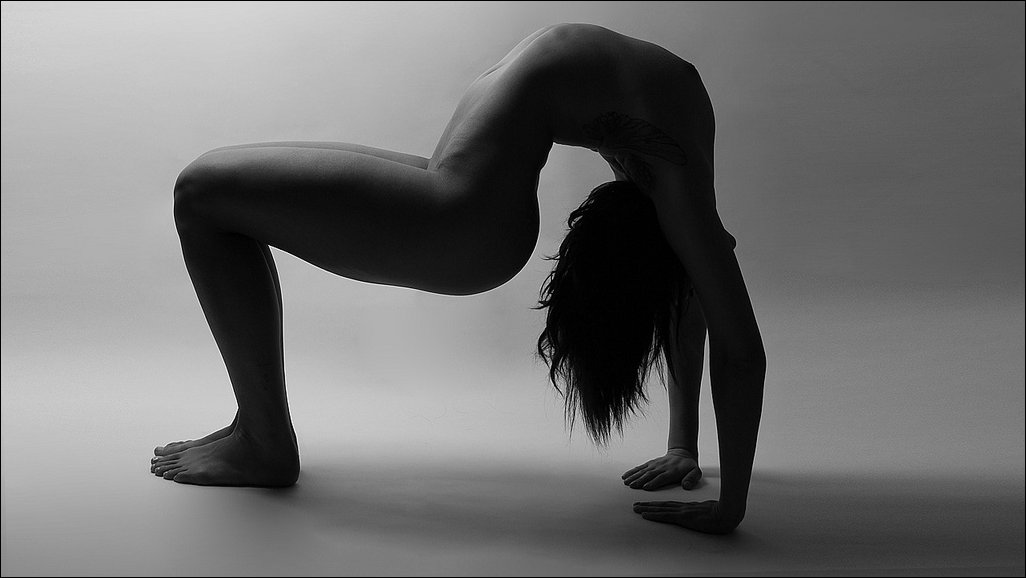 Девушки 18+, Эротика