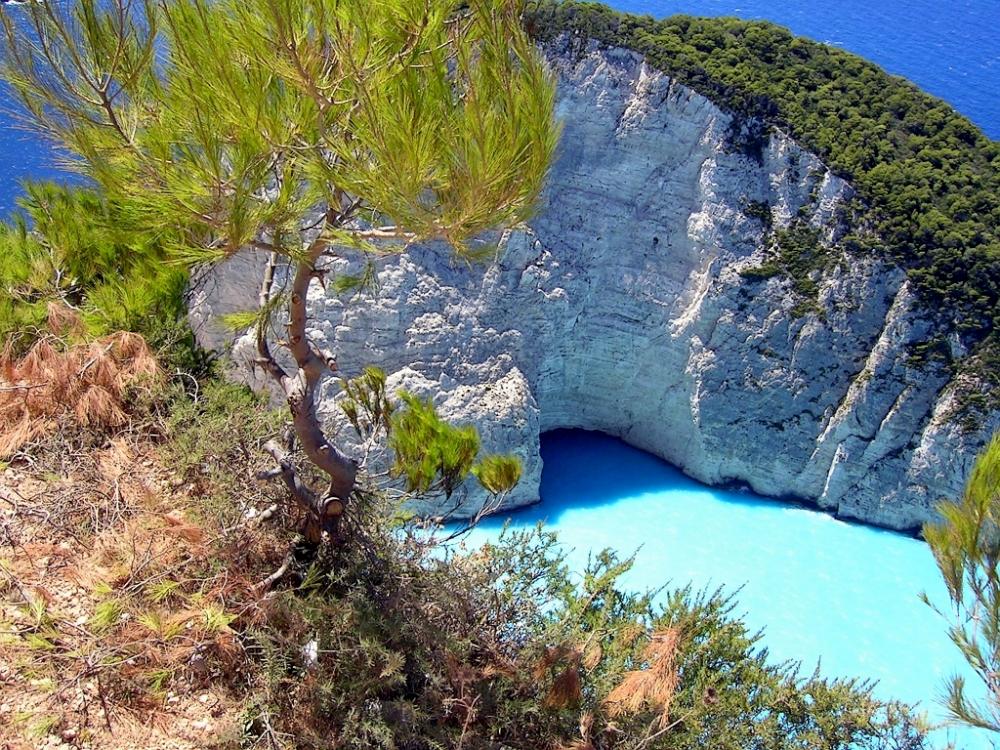 navagio-beach-in-the-zakynthos-island-07