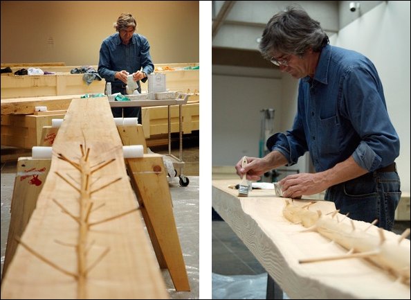 Скульптура дерева, вырезанная внутри ствола дерева