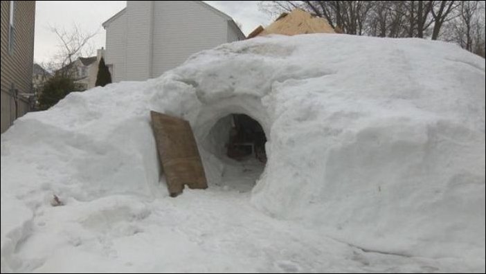 Хижина из снега