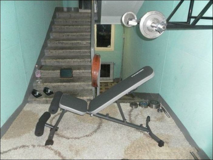 Тренажерный зал в подъезде
