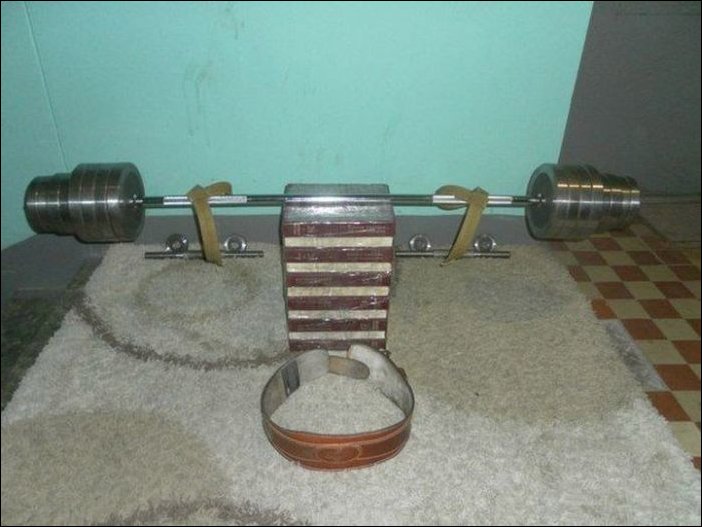 Тренажерный зал в подъезде