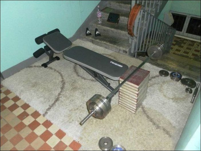 Тренажерный зал в подъезде