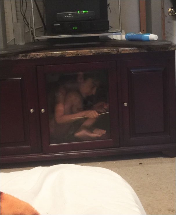 Дети играют в прятки