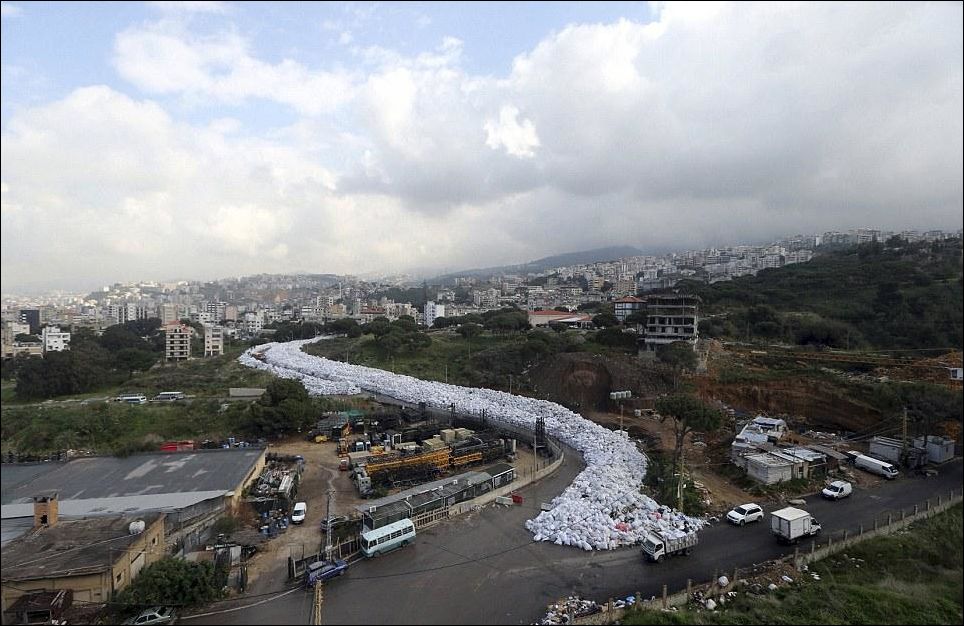 горы мусора в Бейруте