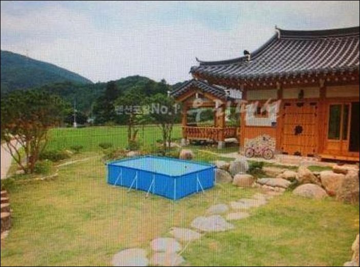 Дом с бассейном