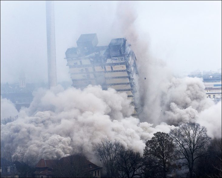 Взрыв небоскреба в Франкфурте