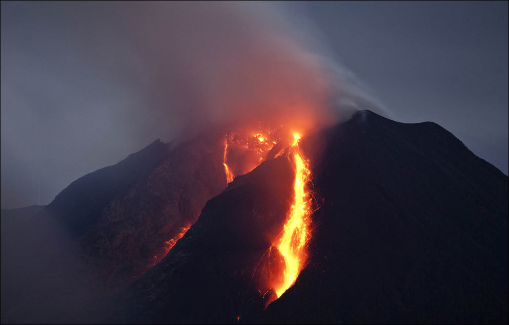 Извержение вулкана Синабунг