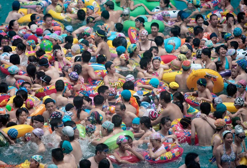 china-pool-crowd-01