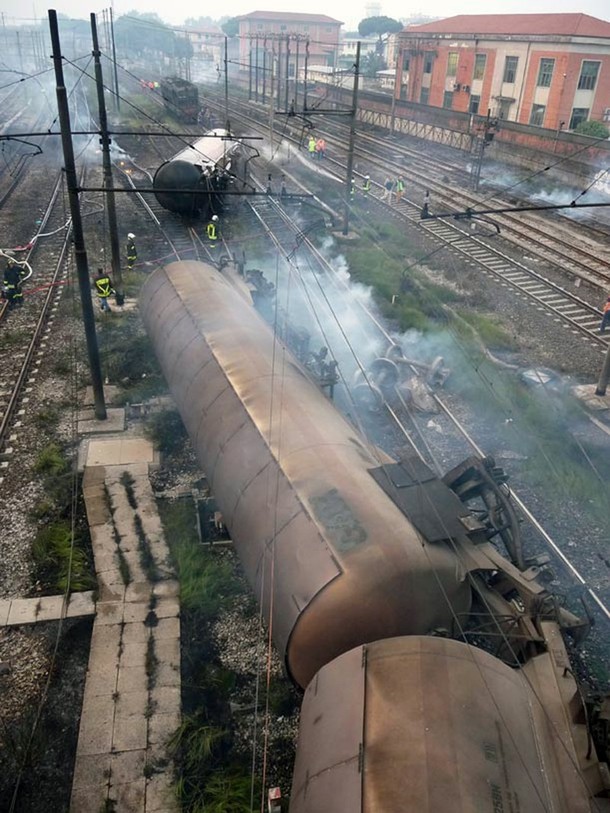 italy-train-crash-02