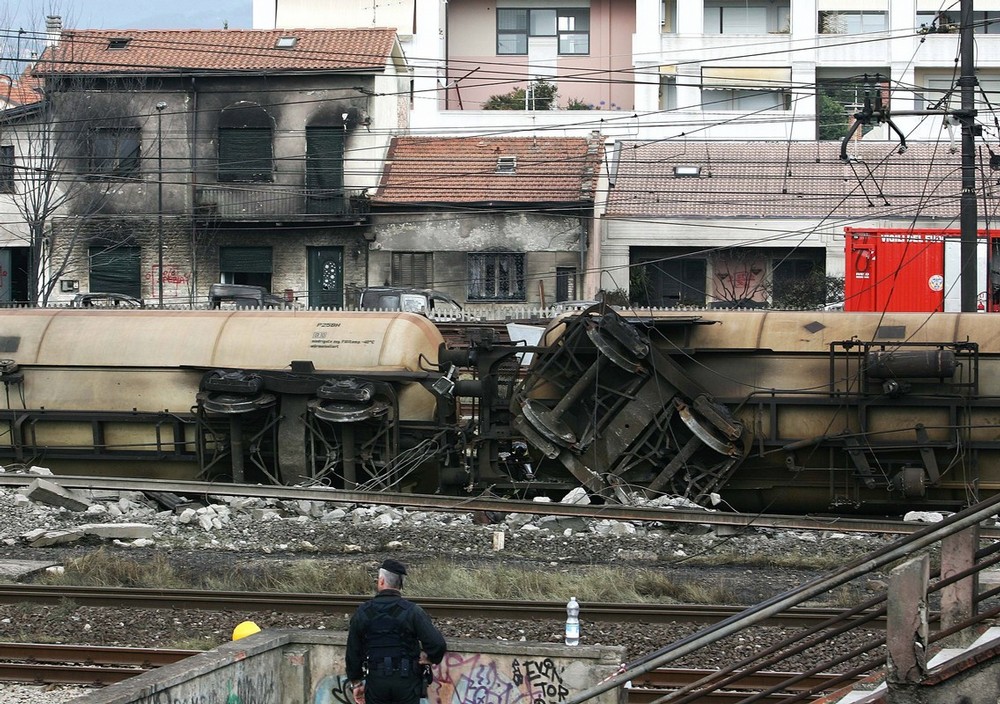 italy-train-crash-07