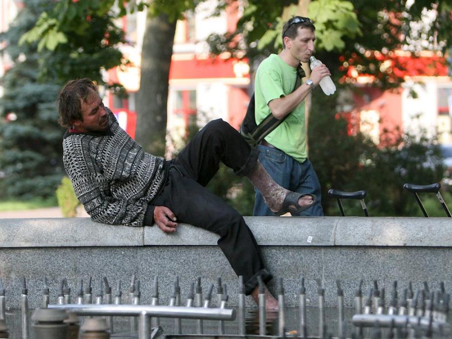 dont-swim-in-fountain-04