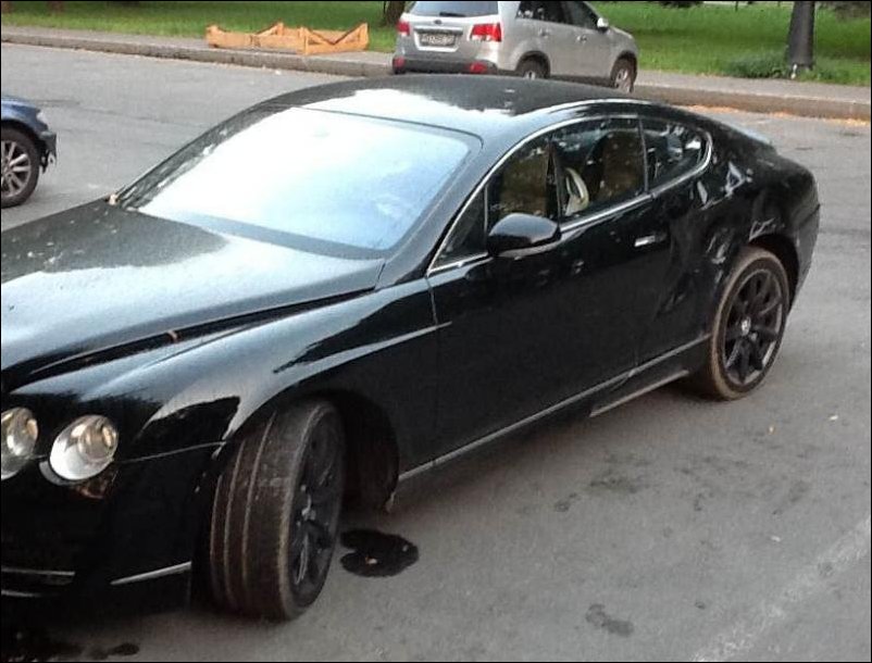 Разбили Бентли за неправильную парковку