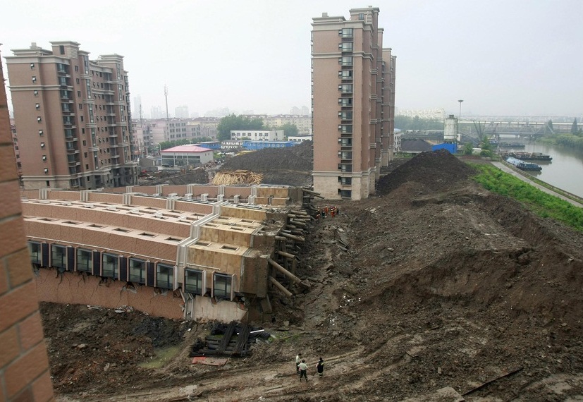 building-collapse-in-shanghai-01
