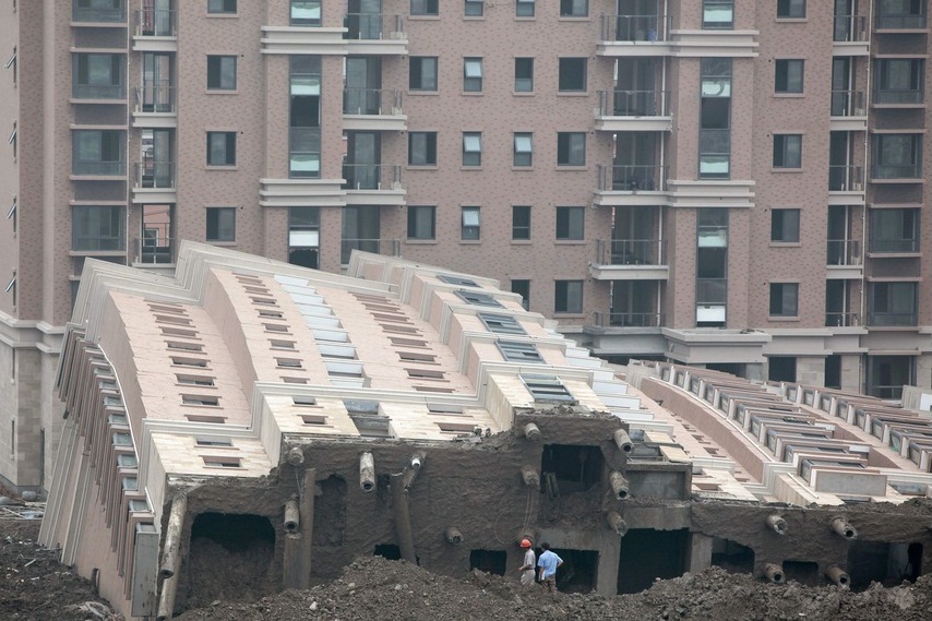 building-collapse-in-shanghai-02