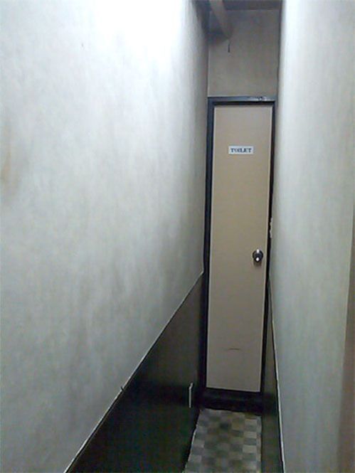 narrow-toilet-01