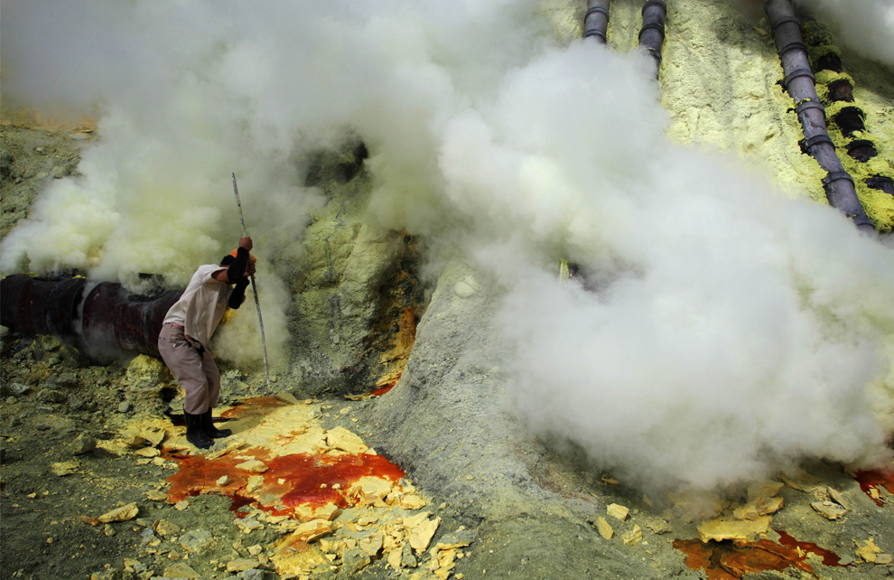 sulfur-mining-indonesia-05
